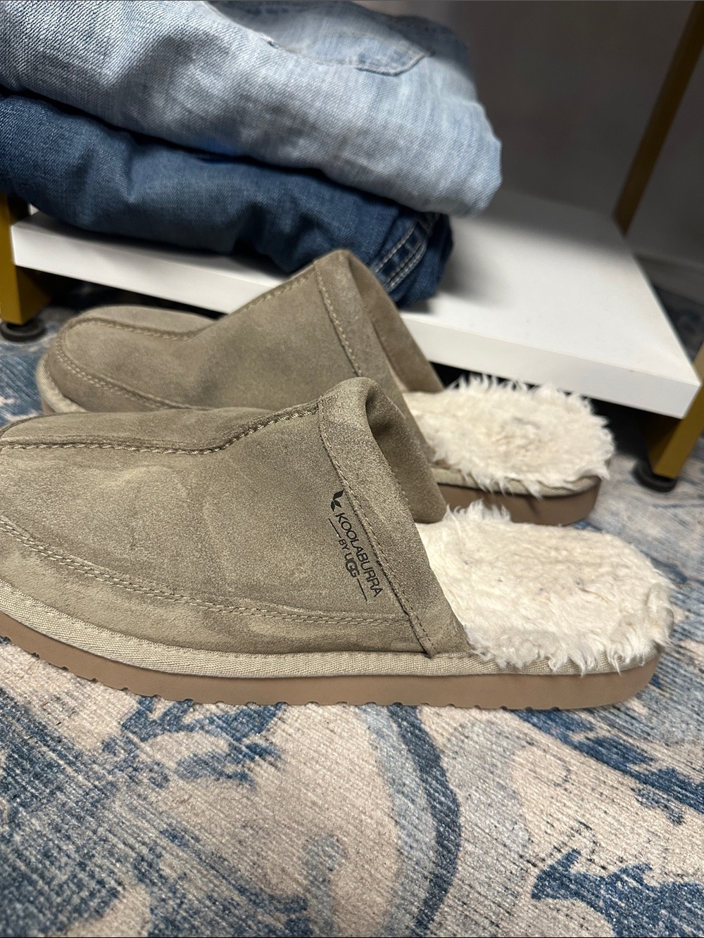 Men’s KOOLABURRA $110 GREY FUR SLIDES - used - size 12